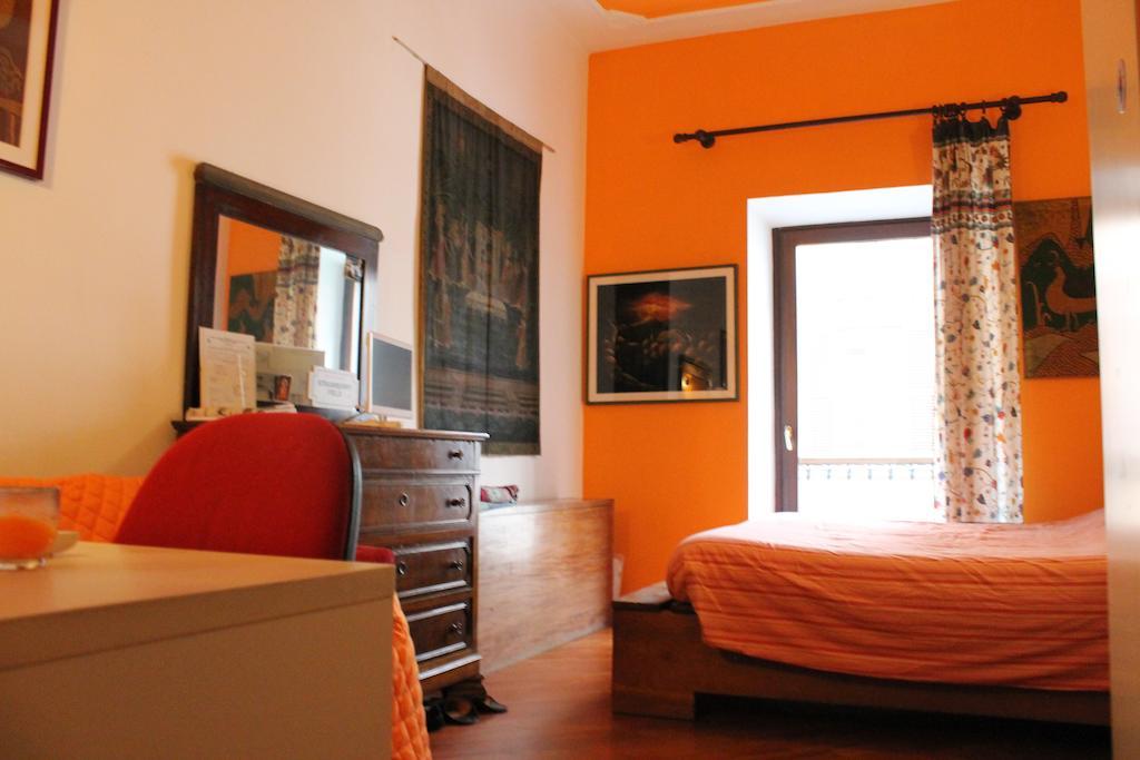 B&B&Courtesy Roma Rom bilde